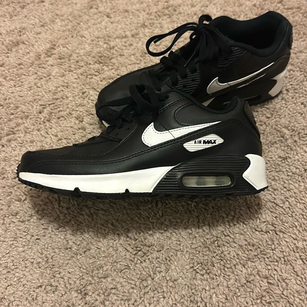 Nike youth size 5 air max